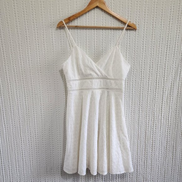 Francesca's Jun & Ivy White Textured Qwinn Eyelet Mini Dress Women's Size Medium - Picture 3 of 16